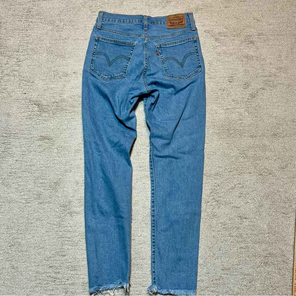 Levis Wedgie Skinny Distressed Jeans Size 28 Button Fly - Picture 2 of 7